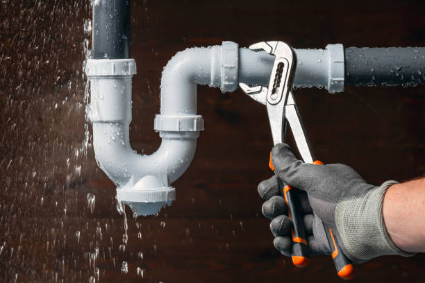 Professional Leak Detection technician working in Minnetonka Beach, MN